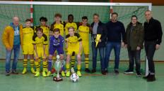 Die Siegermannschaft des VGH-Cups 2019 mit VfL Präsident Martin Brandt, VGH-Vertriebsleiter Stefan Mogwitz und Jens Everding, Moritz Everding u. Raffael Kraus von den VGH-Vertretungen